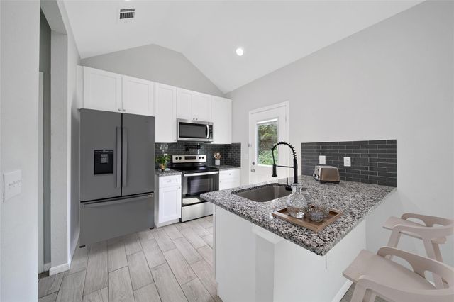 16713 E Ivanhoe, Montgomery, TX 77316