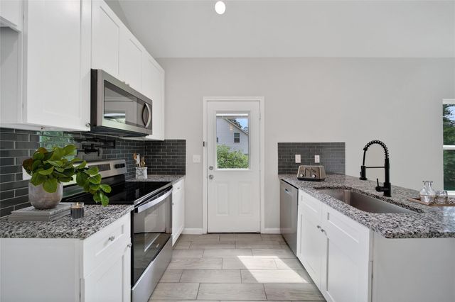 16713 E Ivanhoe, Montgomery, TX 77316