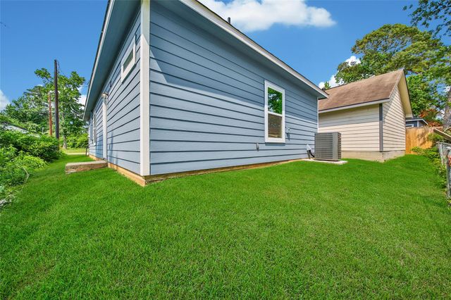 16713 E Ivanhoe, Montgomery, TX 77316