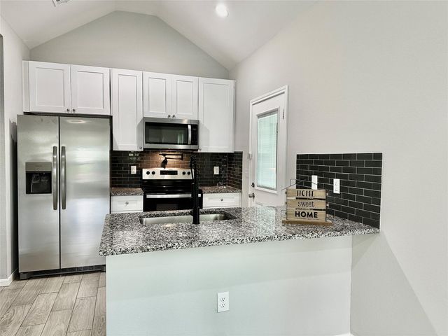 16713 E Ivanhoe, Montgomery, TX 77316