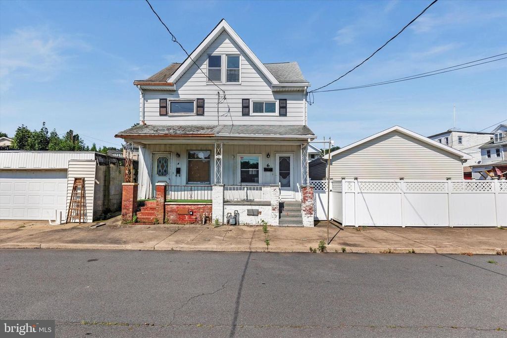 6 S SPRUCE ST, Mount Carmel, PA 17851