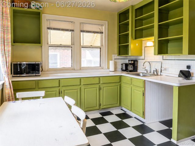 15080 Artesian Street, Detroit, MI 48223