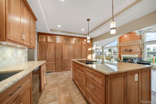 4190 AQUARINA Street, Waterford Charter Township, MI 48329