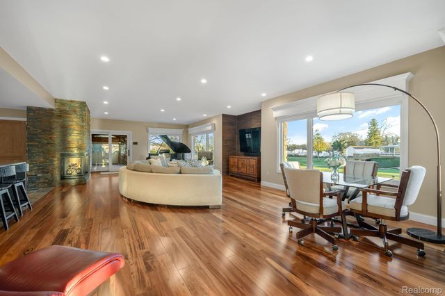 4190 AQUARINA Street, Waterford Charter Township, MI 48329