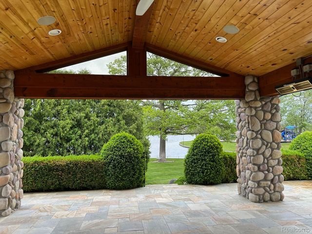 4190 AQUARINA Street, Waterford Charter Township, MI 48329