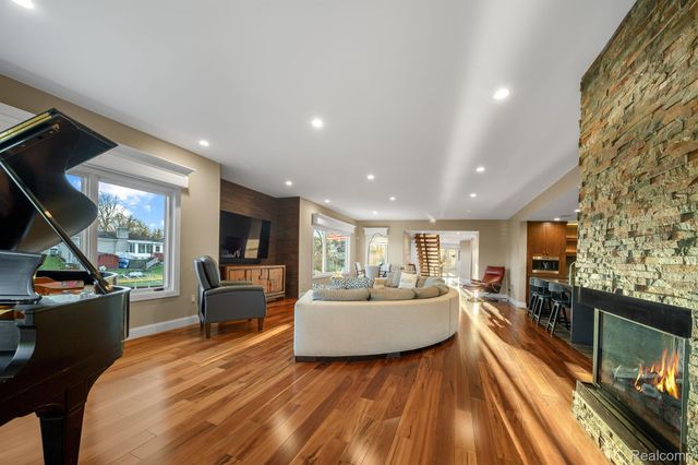 4190 AQUARINA Street, Waterford Charter Township, MI 48329