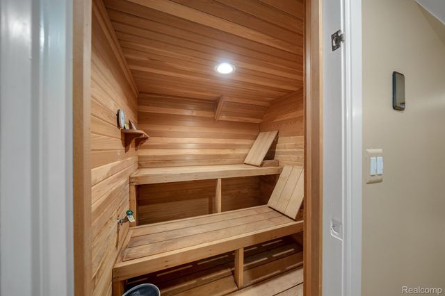 4190 AQUARINA Street, Waterford Charter Township, MI 48329