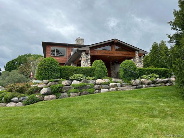 4190 AQUARINA Street, Waterford Charter Township, MI 48329