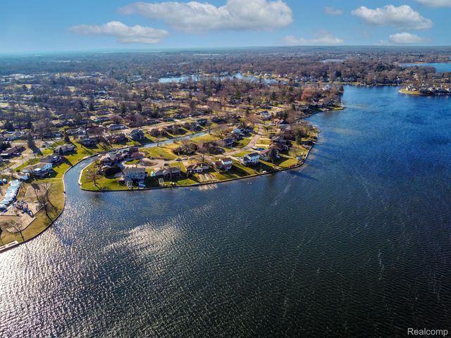 4190 AQUARINA Street, Waterford Charter Township, MI 48329