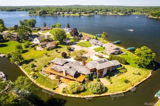 4190 AQUARINA Street, Waterford Charter Township, MI 48329