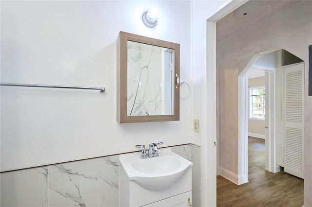 214 W ELM STREET, Tampa, FL 33604