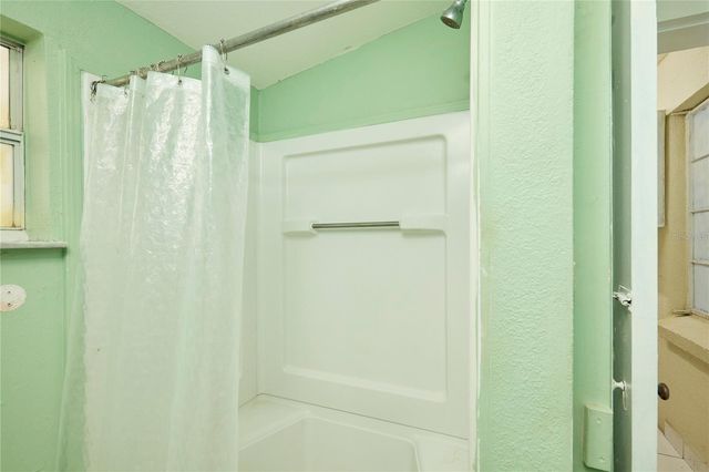 214 W ELM STREET, Tampa, FL 33604