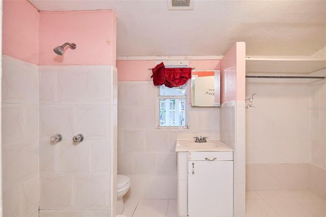 214 W ELM STREET, Tampa, FL 33604