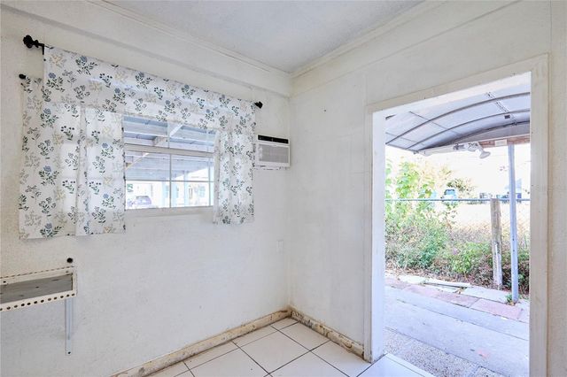 214 W ELM STREET, Tampa, FL 33604