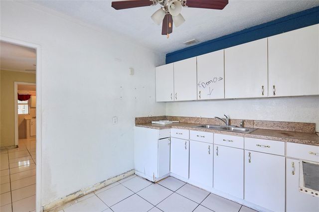 214 W ELM STREET, Tampa, FL 33604