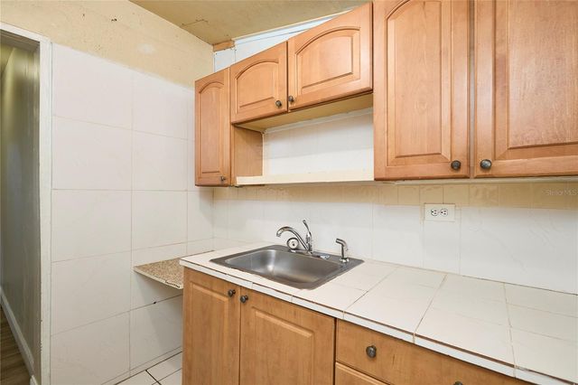 214 W ELM STREET, Tampa, FL 33604