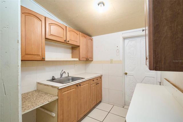 214 W ELM STREET, Tampa, FL 33604