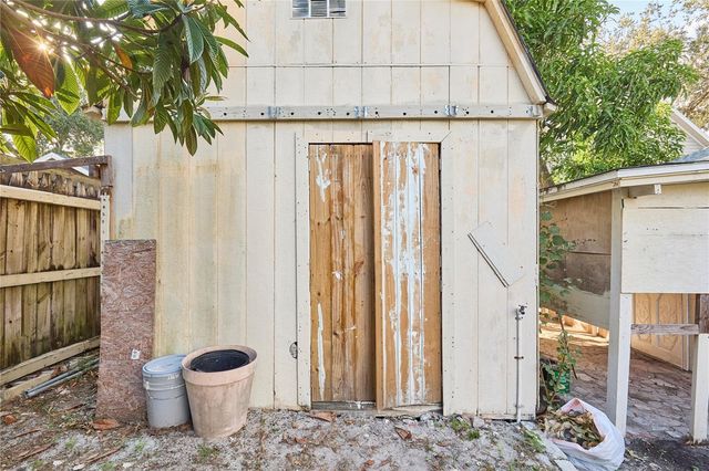 214 W ELM STREET, Tampa, FL 33604