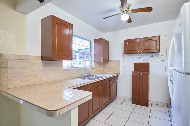 214 W ELM STREET, Tampa, FL 33604