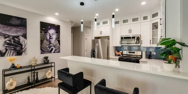 4634 S Langley Avenue, Chicago, IL 60653