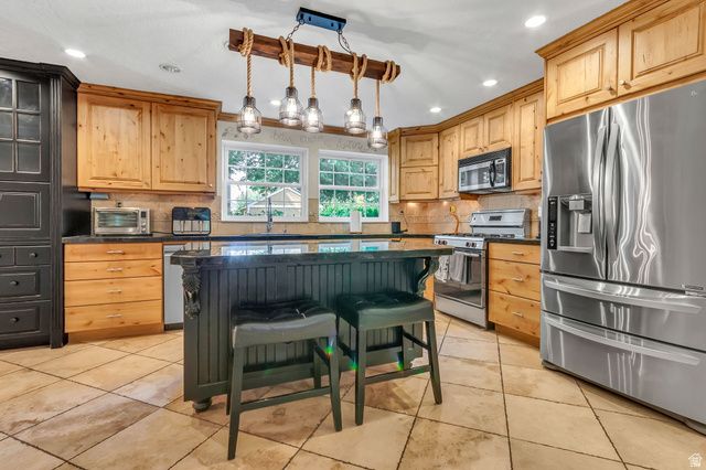 1819 E 9880 S, Sandy, UT 84092