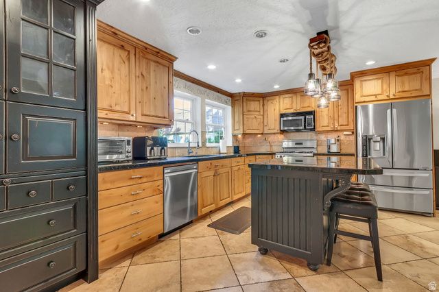 1819 E 9880 S, Sandy, UT 84092