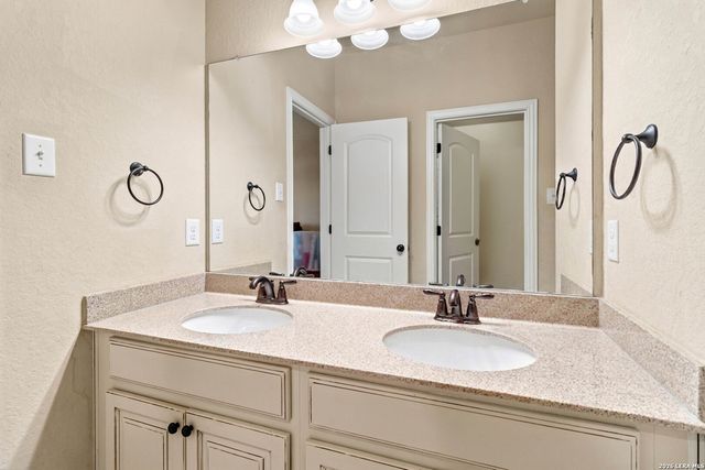 24618 GLASS CYN, San Antonio, TX 78260