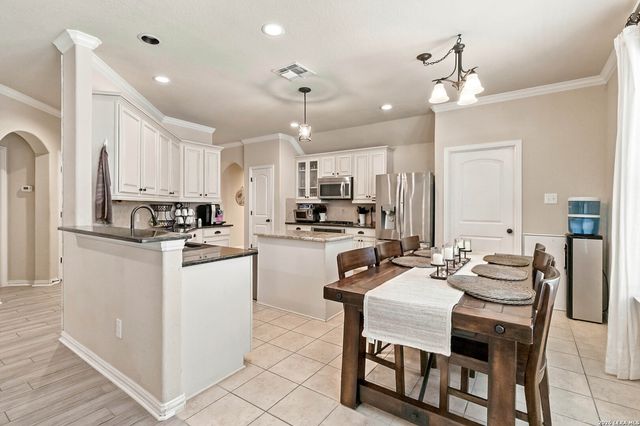 24618 GLASS CYN, San Antonio, TX 78260