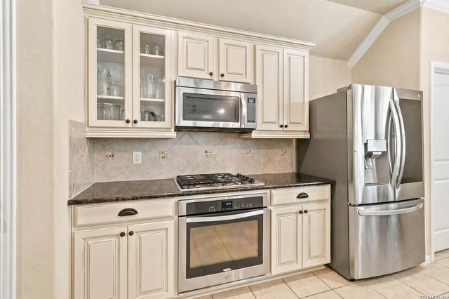 24618 GLASS CYN, San Antonio, TX 78260