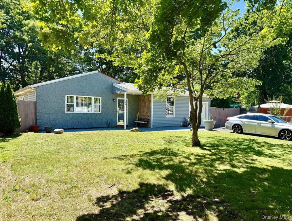 142 Palmer Street, Brentwood, NY 11717 — photo 2