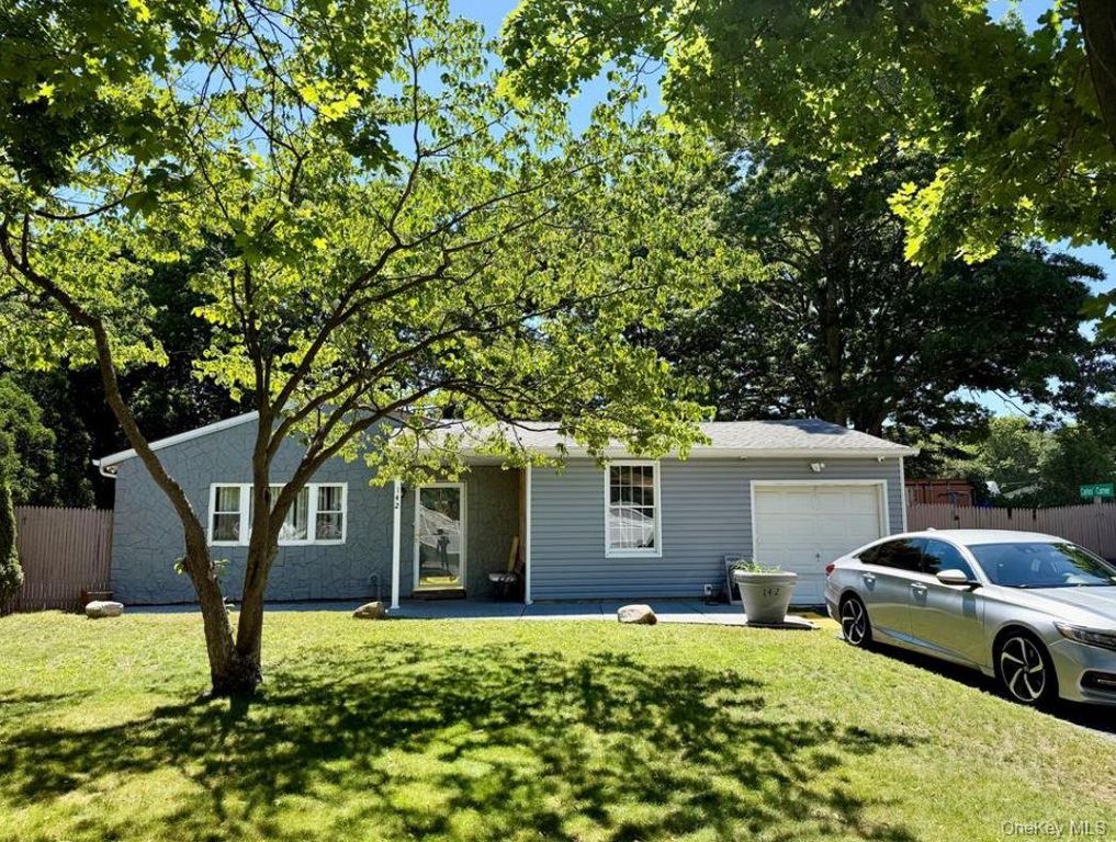142 Palmer Street, Brentwood, NY 11717 — photo 3