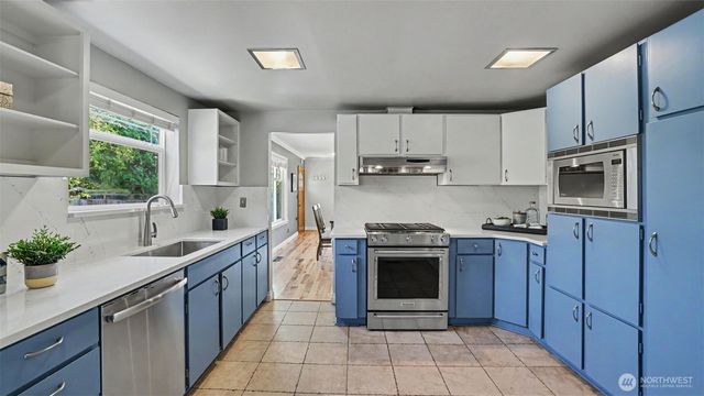 1326 N 40th Street, Seattle, WA 98103