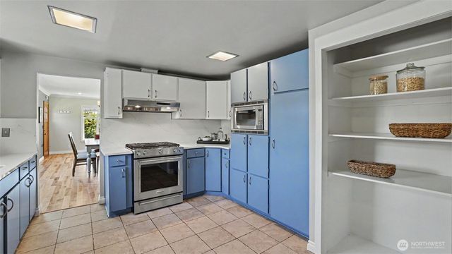 1326 N 40th Street, Seattle, WA 98103