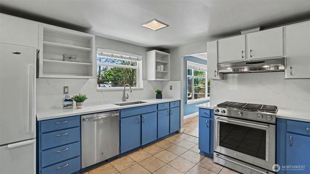 1326 N 40th Street, Seattle, WA 98103