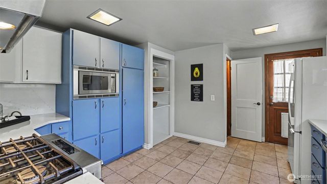 1326 N 40th Street, Seattle, WA 98103