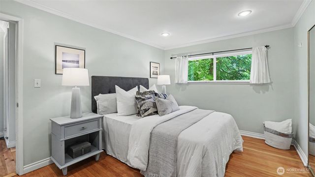 1326 N 40th Street, Seattle, WA 98103