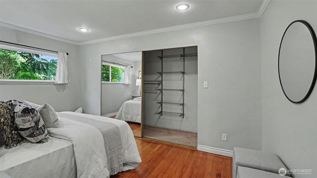 1326 N 40th Street, Seattle, WA 98103