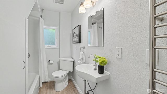 1326 N 40th Street, Seattle, WA 98103