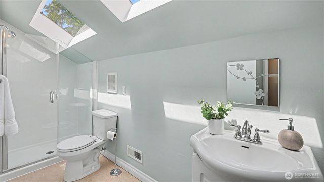 1326 N 40th Street, Seattle, WA 98103