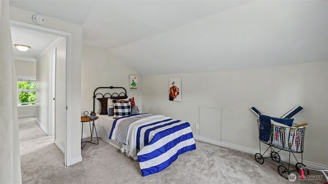 1326 N 40th Street, Seattle, WA 98103