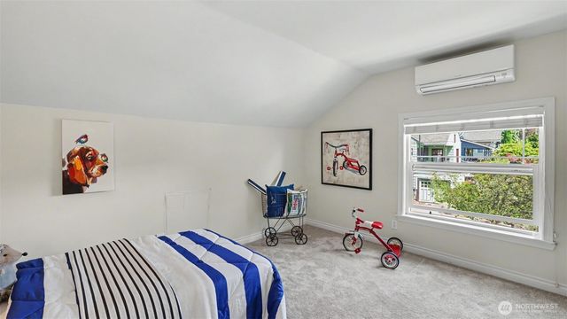 1326 N 40th Street, Seattle, WA 98103