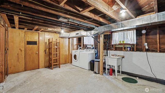 1326 N 40th Street, Seattle, WA 98103