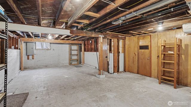 1326 N 40th Street, Seattle, WA 98103
