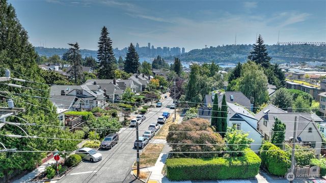 1326 N 40th Street, Seattle, WA 98103