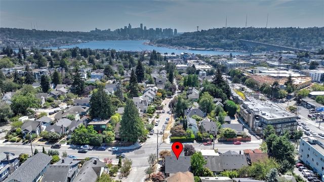 1326 N 40th Street, Seattle, WA 98103