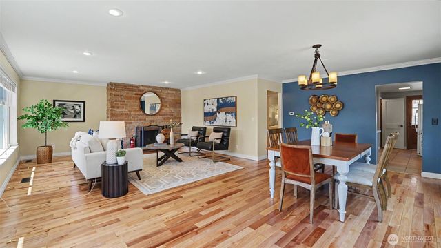 1326 N 40th Street, Seattle, WA 98103
