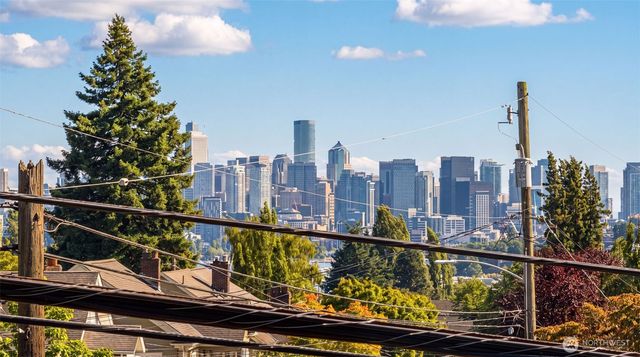 1326 N 40th Street, Seattle, WA 98103