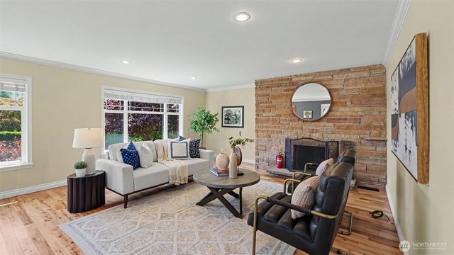1326 N 40th Street, Seattle, WA 98103