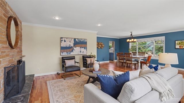 1326 N 40th Street, Seattle, WA 98103
