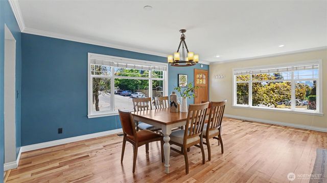 1326 N 40th Street, Seattle, WA 98103